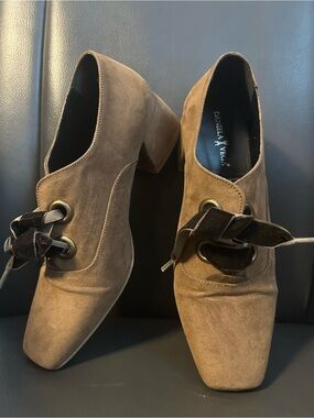 Daniela Vega (size 37) made in Spain - Brown Suede Block Heel Lace-Up shoes